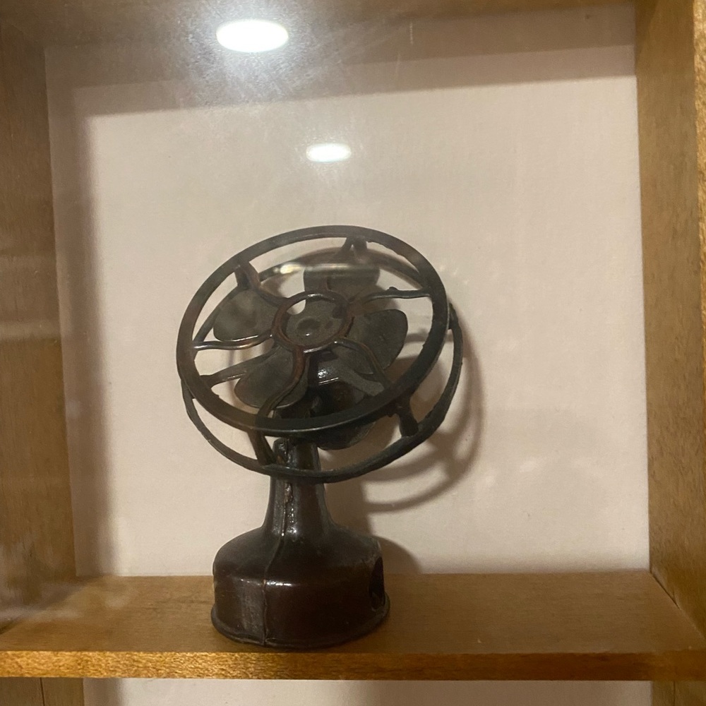 Retro Metal Fan - Picture 3 of 7